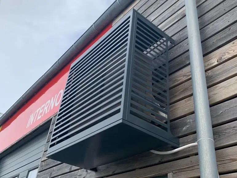 Vos expériences Client : Maxime, un cache-clim sur mesure pour son air bnb !